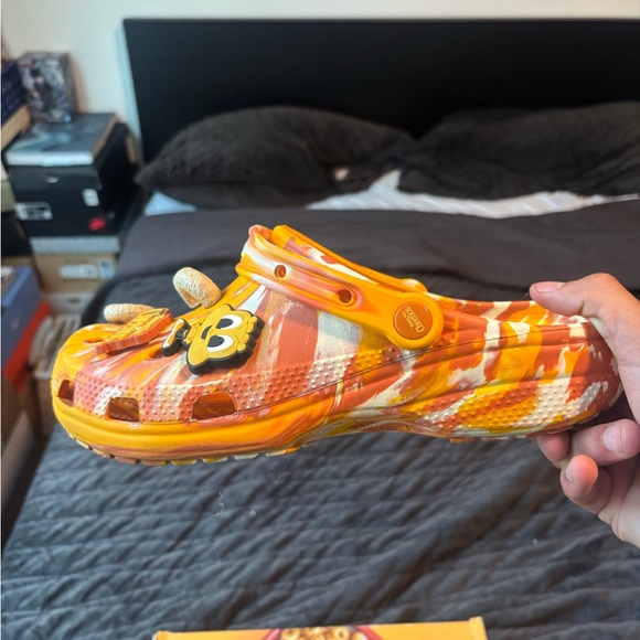 CROCS Honey Nut Cheerios Themed Clogs - Vibrant Orange 10.5 - Picture 4 of 13